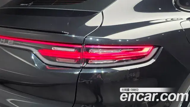 Porsche Cayenne 2022 — Photo 2/32