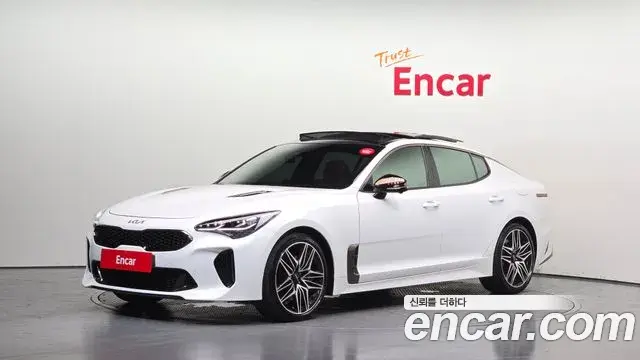 Kia Stinger 2022 — Фото 1/20