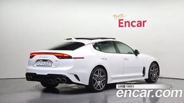 Kia Stinger 2022 — Фото 2/20