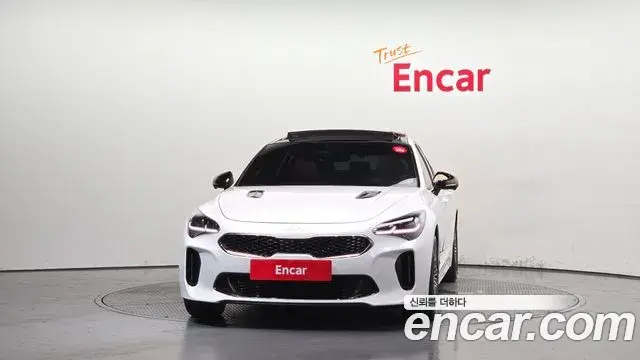 Kia Stinger 2022 — Фото 3/20