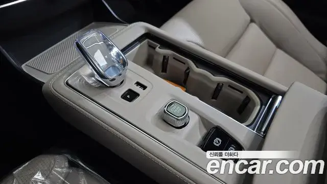 Volvo XC90 2025 — Фото 9/20