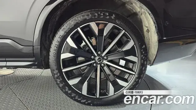 Volvo XC90 2025 — Şəkil 12/33