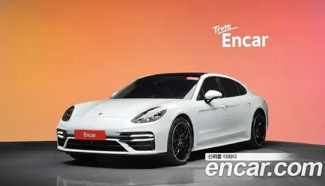 Porsche Panamera 2022 — Фото 1/20