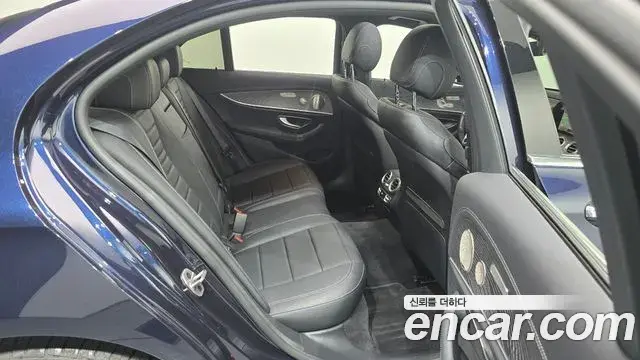 Mercedes-Benz E-Class 2022 — Фото 11/20