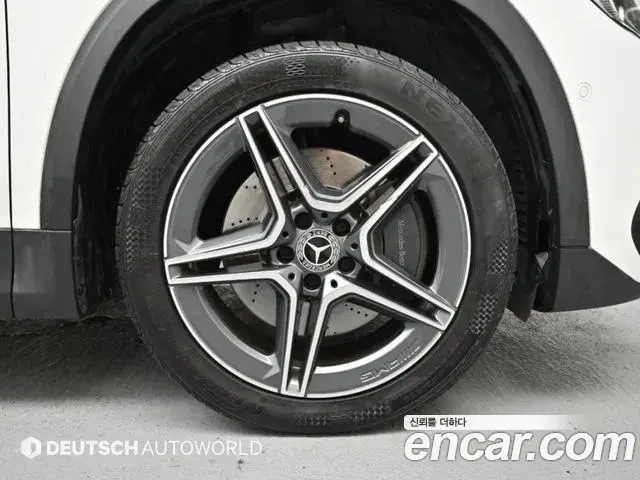 Mercedes-Benz GLA-Class 2020 — Фото 4/20