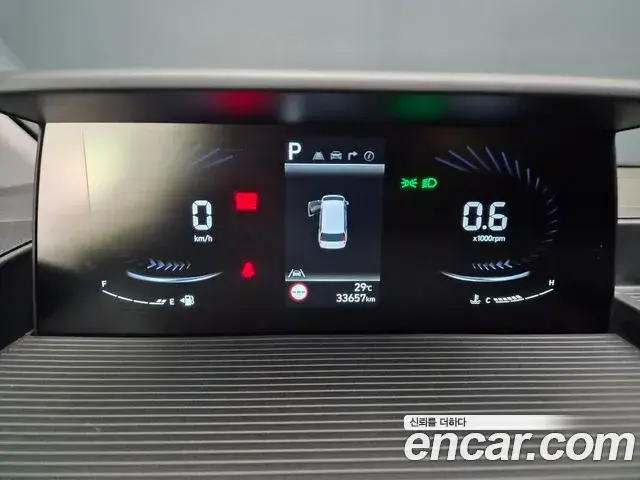 Hyundai Staria 2025 — Фото 8/20