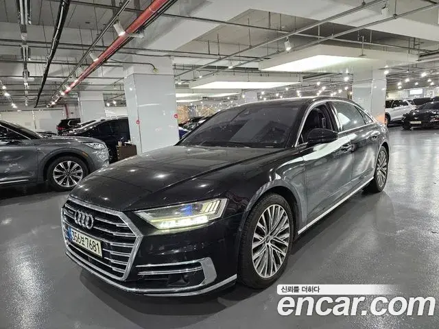 Audi A8 2021 — Фото 1/8