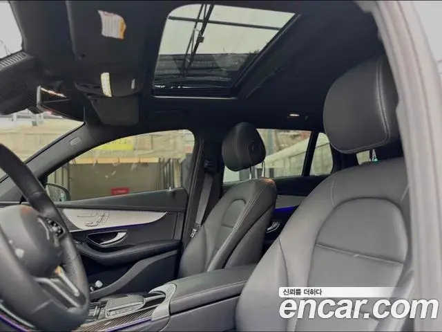 Mercedes-Benz EQC 2020 — Photo 19/20