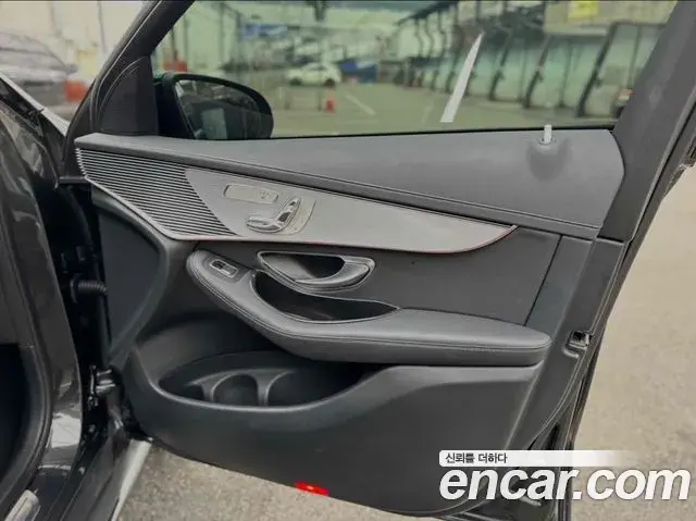 Mercedes-Benz EQC 2020 — Photo 10/20