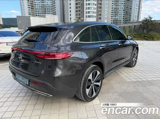 Mercedes-Benz EQC 2020 — Photo 1/20