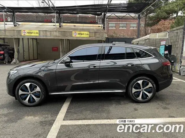 Mercedes-Benz EQC 2020 — Photo 16/20