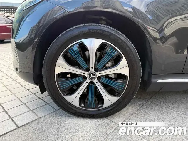 Mercedes-Benz EQC 2020 — Photo 13/20
