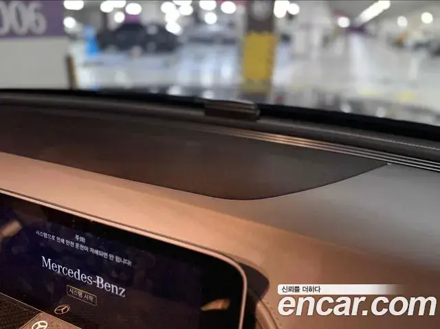 Mercedes-Benz EQC 2020 — Photo 14/20