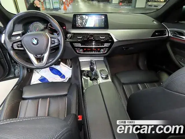 BMW 5 Series 2018 — Фото 9/20