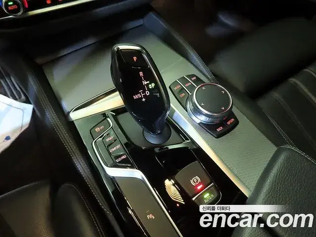 BMW 5 Series 2018 — Фото 11/20
