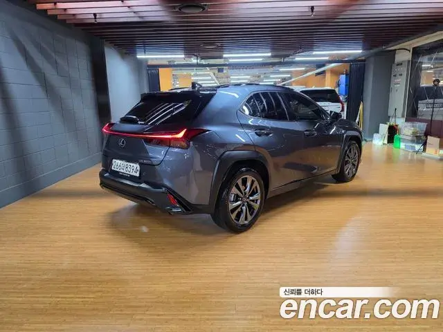 Lexus UX300h 2026 — Photo 14/18