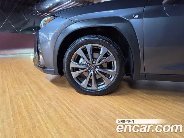Lexus UX300h 2026 — Photo 15/18