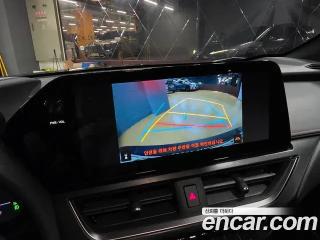 Lexus UX300h 2026 — Photo 9/18