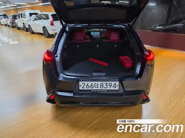 Lexus UX300h 2026 — Photo 16/18