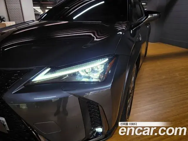 Lexus UX300h 2026 — Photo 13/18