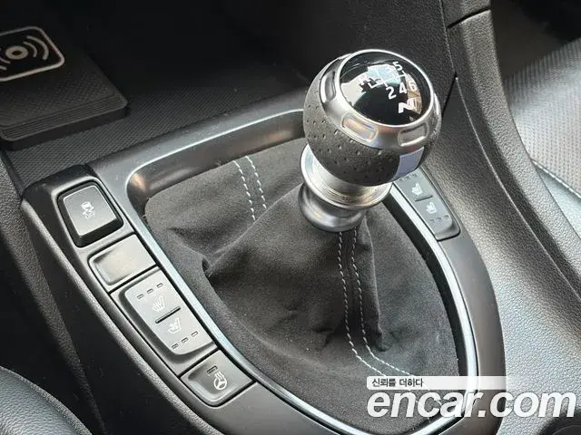 Hyundai Veloster 2021 — Фото 9/12