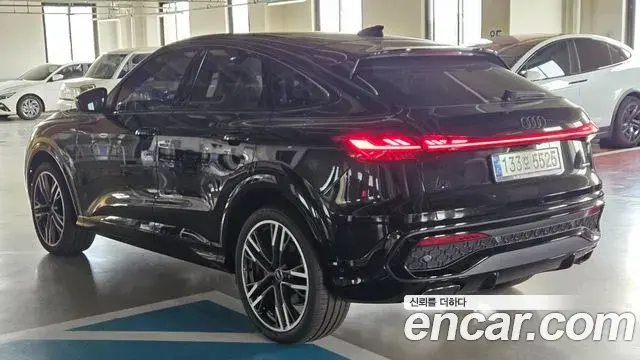 Audi Q5 2025 — Фото 4/16