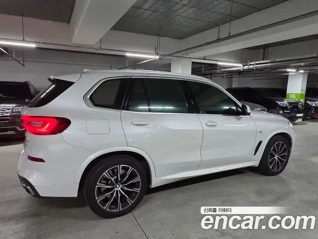 BMW X5 2021 — Фото 2/5