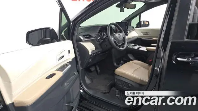 Toyota Sienna 2021 — Şəkil 11/31
