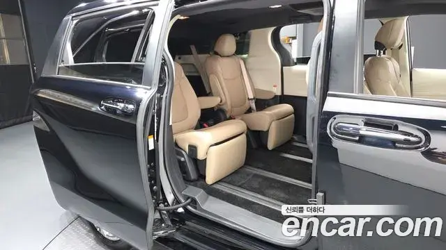 Toyota Sienna 2021 — Şəkil 9/31