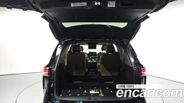 Toyota Sienna 2021 — Şəkil 25/31