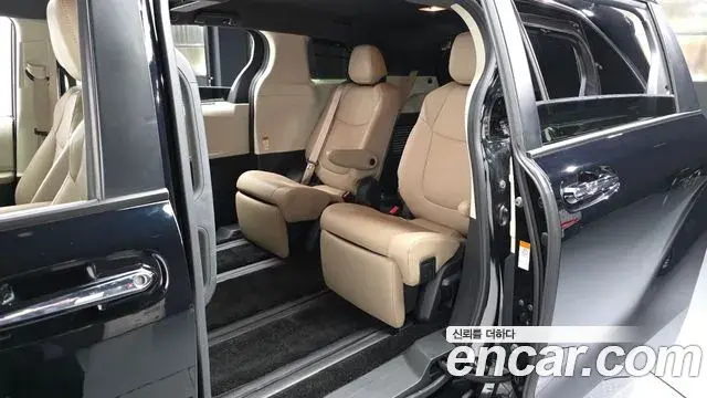 Toyota Sienna 2021 — Şəkil 8/31