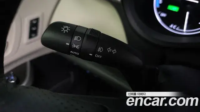 Toyota Sienna 2021 — Şəkil 18/31