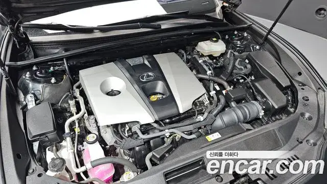 Lexus ES300h 2021 — Photo 6/34