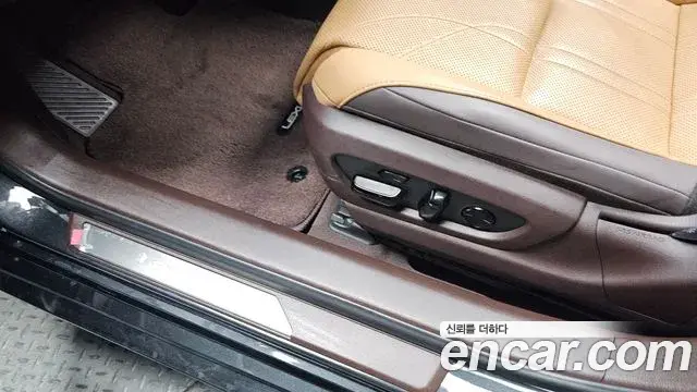 Lexus ES300h 2021 — Photo 31/34