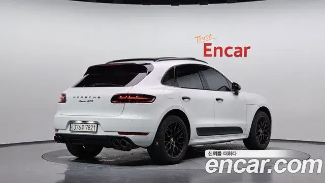Porsche Macan 2018 — Photo 2/20