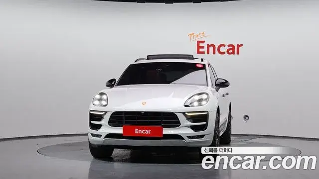 Porsche Macan 2018 — Photo 3/20
