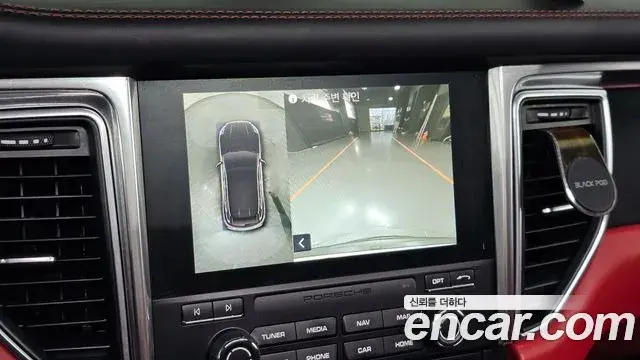 Porsche Macan 2018 — Photo 19/20