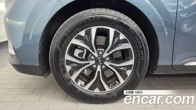 Kia Carnival 2022 — Photo 23/34