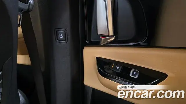 Kia Carnival 2022 — Photo 25/34