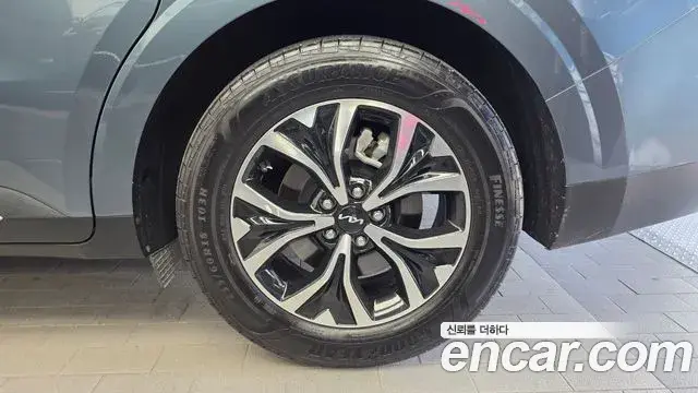 Kia Carnival 2022 — Photo 2/34