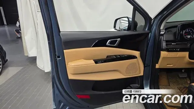 Kia Carnival 2022 — Photo 28/34
