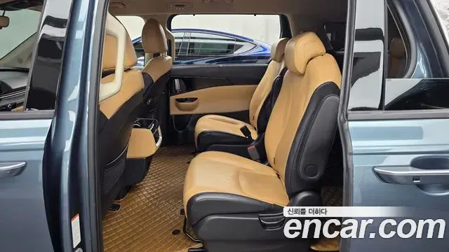 Kia Carnival 2022 — Photo 15/34