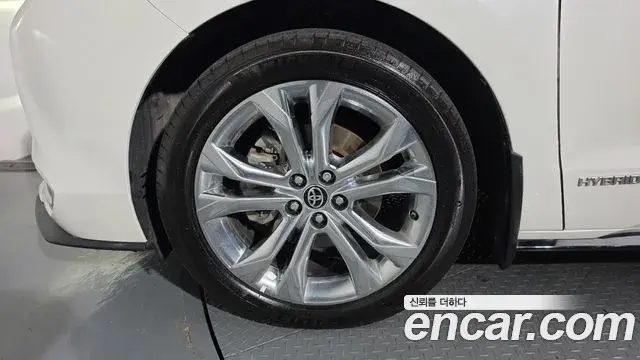 Toyota Sienna 2021 — ფოტო 23/38