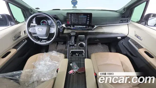 Toyota Sienna 2021 — ფოტო 18/38