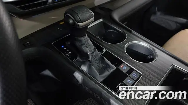 Toyota Sienna 2021 — ფოტო 16/38