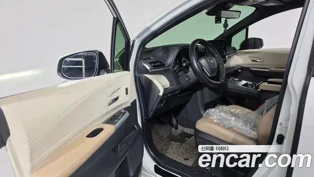 Toyota Sienna 2021 — ფოტო 29/38