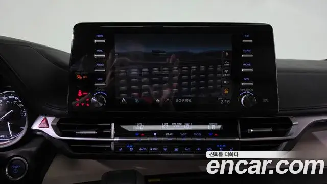 Toyota Sienna 2021 — ფოტო 34/38