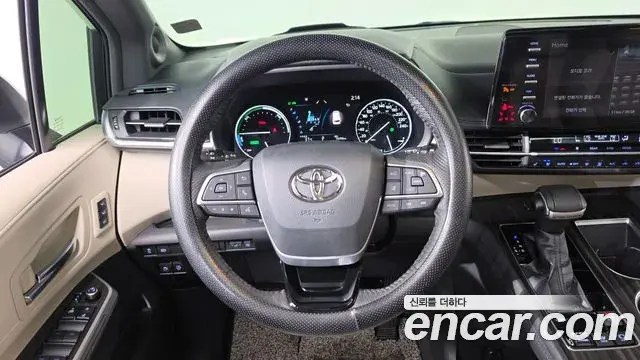 Toyota Sienna 2021 — ფოტო 20/38