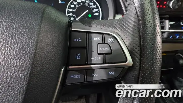 Toyota Sienna 2021 — ფოტო 24/38