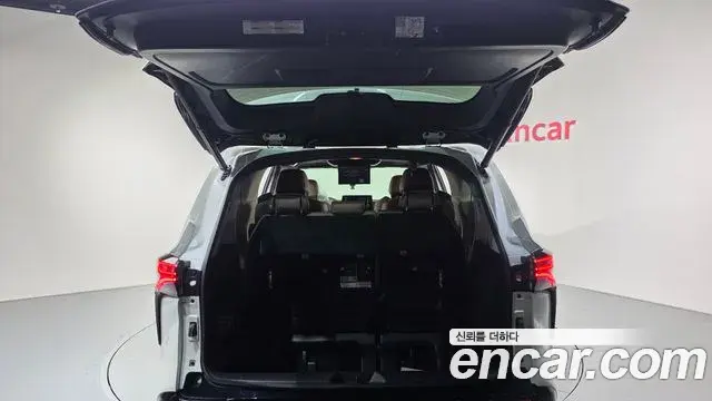 Toyota Sienna 2021 — ფოტო 10/38